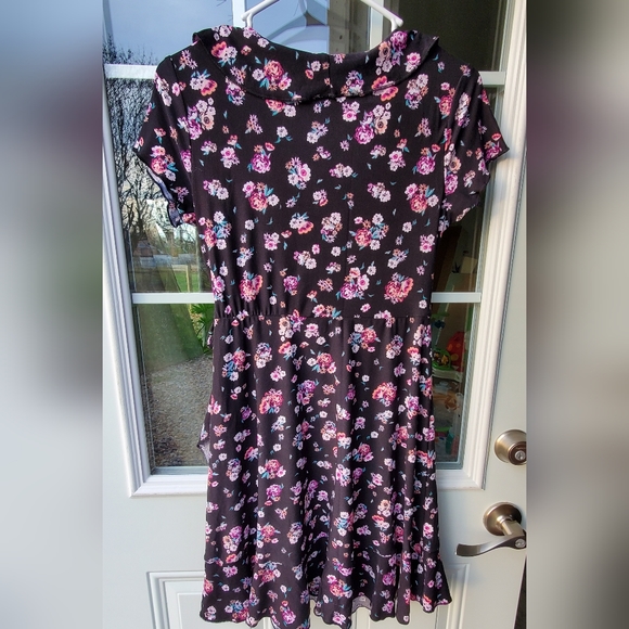 Black faux wrap with small floral print - Picture 3 of 3